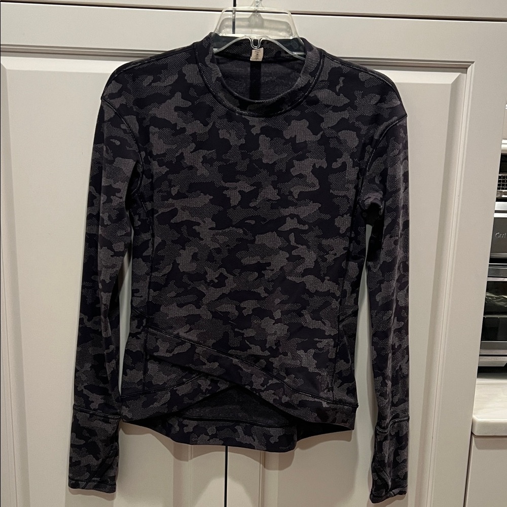 Lululemon Athletica Camouflage Long Sleeve Top black and indigo size 8